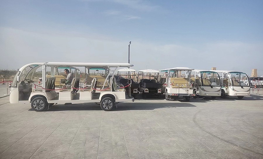 新疆阿克蘇沙漠營(yíng)地交車(chē)